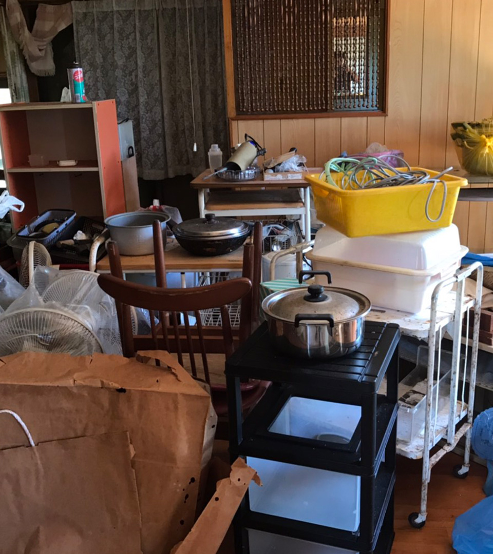 解体前の残置物整理　撤去する前に買取できる品を確認